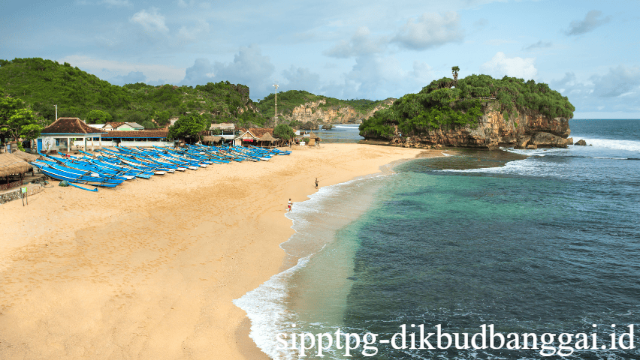 Pantai Drini: Eksotisme Bahari Gunungkidul dengan Pesona Alam